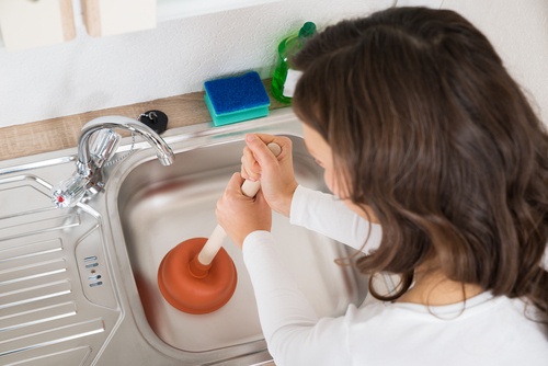 Cómo Destapar un Lavabo: 4 Métodos Caseros