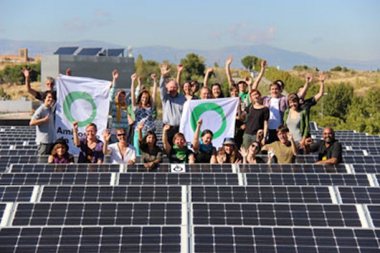 La Comisión de Energía del Parlamento Europeo ha votado hoy a favor de reconocer a la ciudadanía más derechos para producir, vender e intercambiar su propia electricidad renovable. Lo ha hecho mediante la aprobación de unas enmiendas a las normas que regulan las energías renovables en la Unión Europea, liberando la electricidad autoconsumida de cargos […]